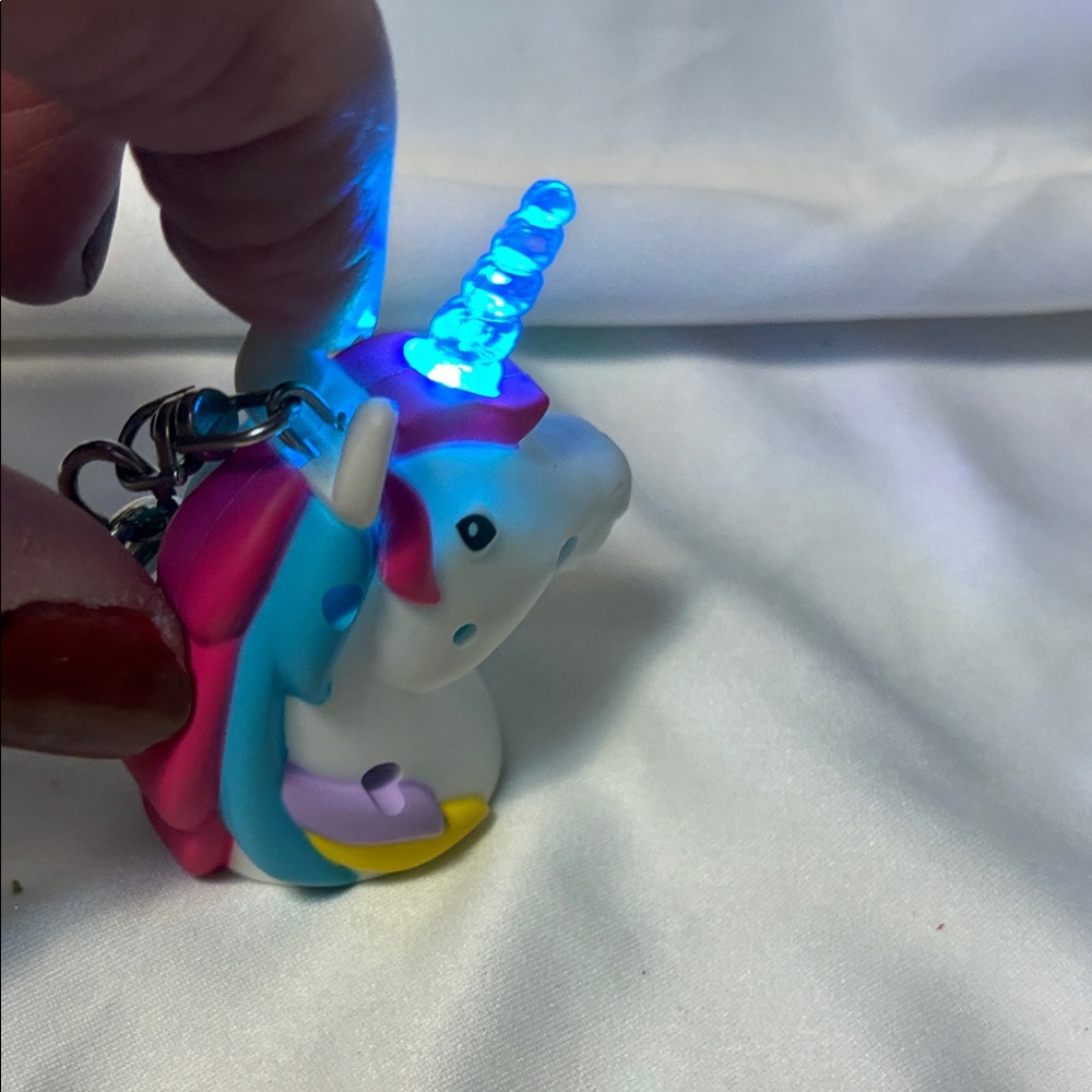 Unicorn Keychain Lights up with magical sounds by Kikkerland - Picture 5 of 11